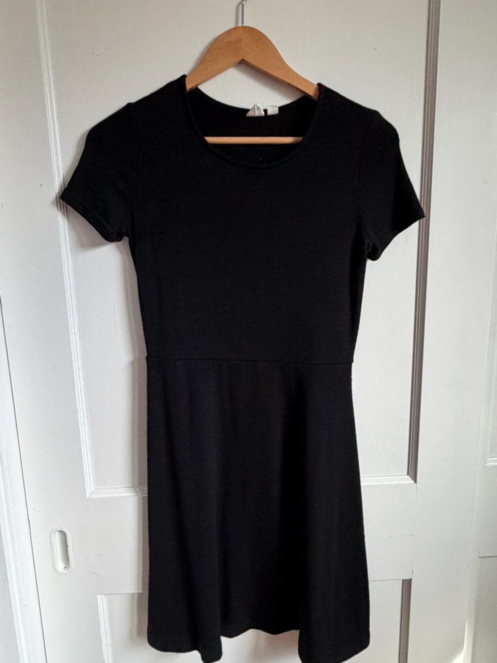 GAP Black Short Sleeve Fit-and-Flare Mini Knit Dress